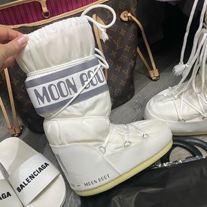 NWT White Nylon Moon Boots 35/38